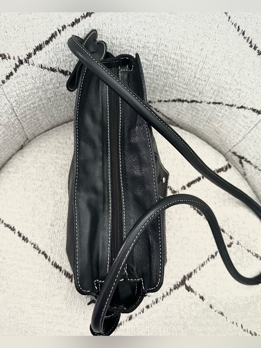 Les Copains Made in Italy Black Genuine Leather Crossbody White Stitching - Picture 5 of 9